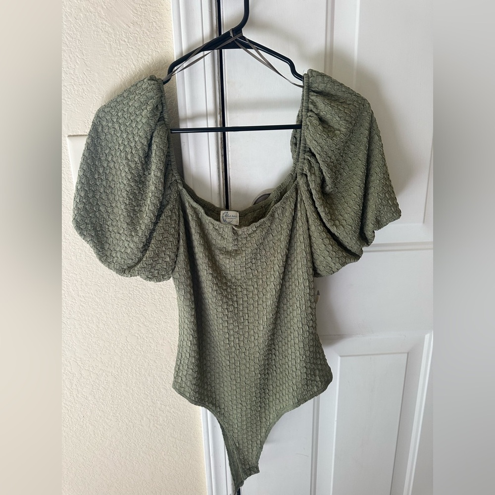 Green puffy sleeve bodysuit